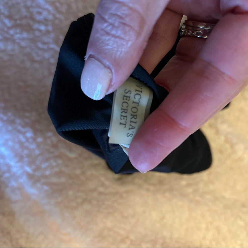 VICTORIA SECRET swim bottoms. - Picture 3 of 12